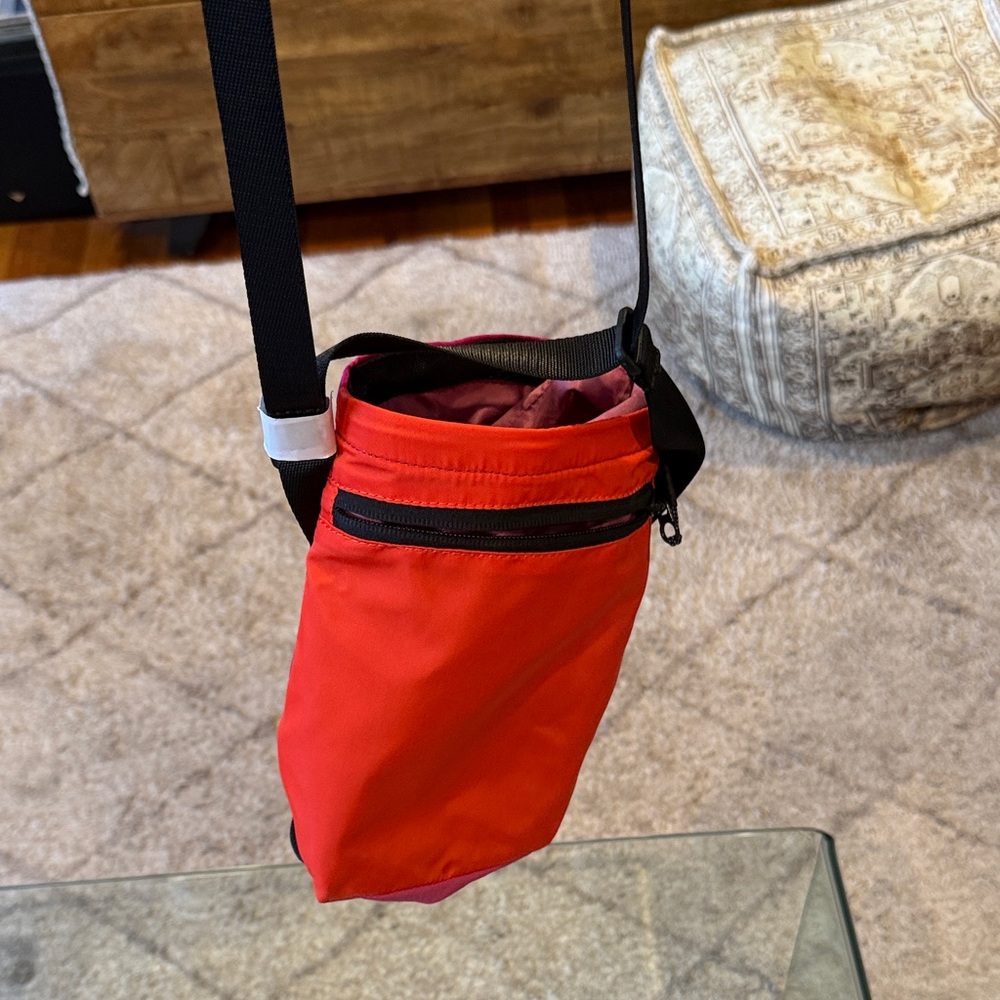 Brand new lululemon water bottle bag